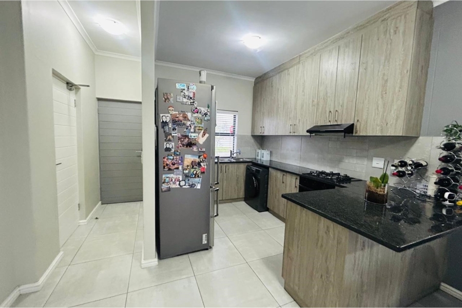 2 Bedroom Property for Sale in Aan de Wijnlanden Western Cape